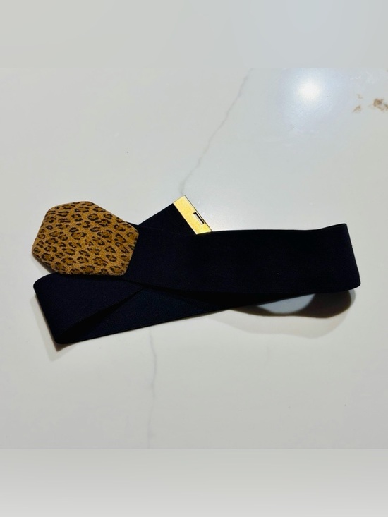 Pearl Accessories - Pearl Black and Brown Leopard Stretch belt, Closet Staple!!